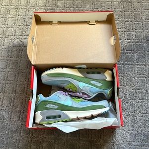 Nike sun club air max’s